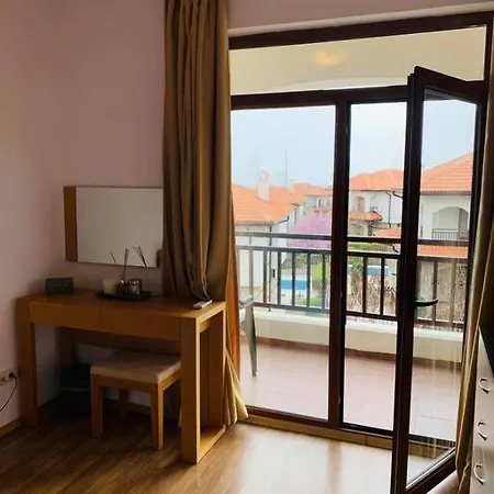 Lovely In Peaceful Family Near To Nesebar *