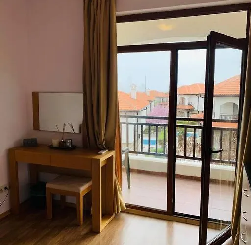 Lovely In Peaceful Family Near To Nesebar *