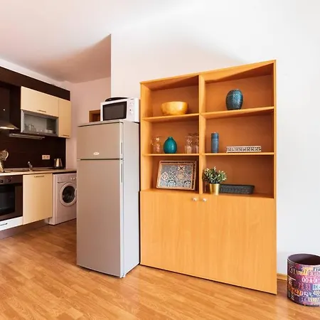 Lovely In Peaceful Family Near To Nesebar Apartament