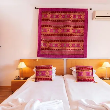 Lovely In Peaceful Family Near To Nesebar Apartment *