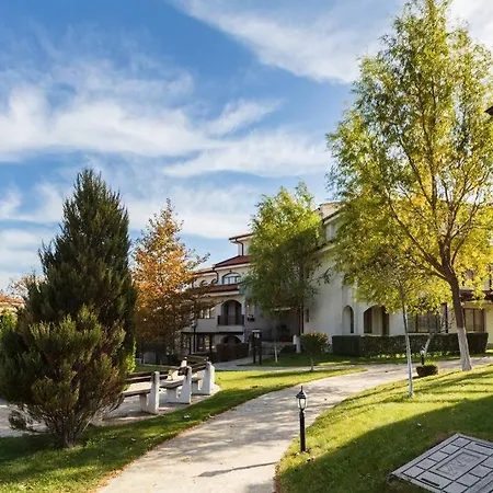 Lovely In Peaceful Family Near To Nesebar شقة
